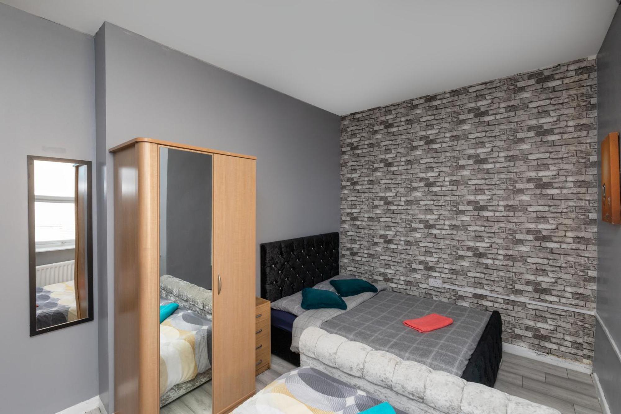 Newcastle City Centre Super Spacious Town House Free Parking And Wi-Fi Экстерьер фото